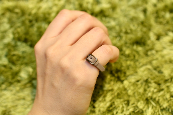 真皮小帶環 | 灰褐色 第5張的照片