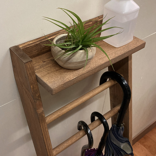 【サイズオーダー可・引取可能】ラダータイプの傘かけ（飾り棚付） 傘立て幅35cm サイズオーダー可】【引取可能】無垢材 ラダータイプの傘かけ（飾り棚