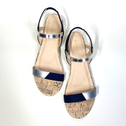 ◆L碼促銷・1,500日元折扣 ◆不同材質混合三色涼鞋（海軍藍×銀色2種） 黃麻包裹鞋底 第1張的照片