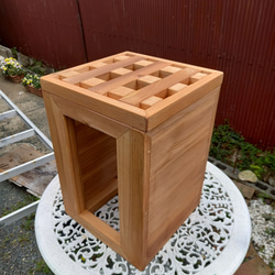 ヒノキ香る天然無垢丸太スツール｜森を歩くようにリラックスできる