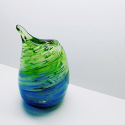 ひっぱり　/　吹きガラス　/　ガラスの花瓶　/　青緑色 3枚目の画像