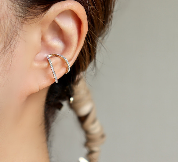 【14kgf】ラインストーンWリングEarCuff 1枚目の画像