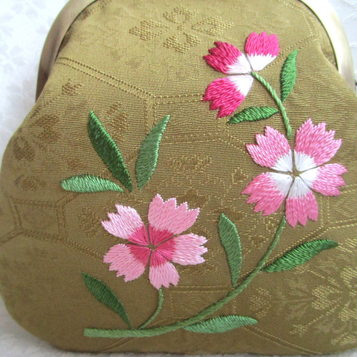 日本刺繍 なでしこ 絹のがま口ポーチ・化粧ポーチ ☆鶯色