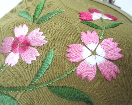 夏の宵の花景色のがま口ポーチ リバティ 手刺繍 ハンドメイド 夏の宵の