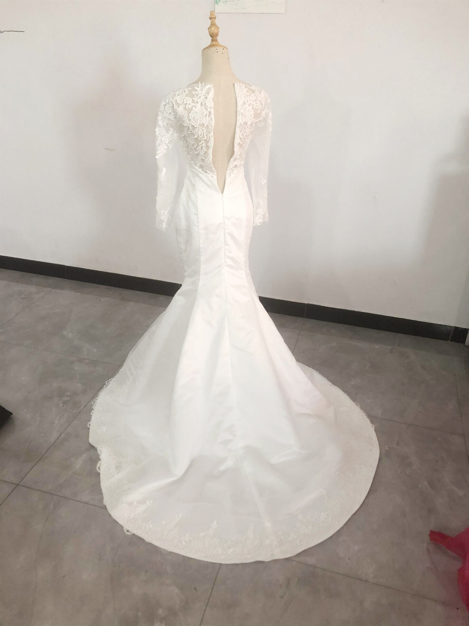 新品在庫処分！マーメイドウエディングドレス　長袖　トレーン　刺繍付き
