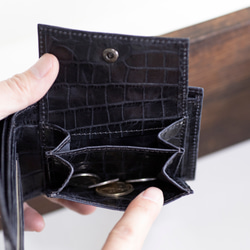 立体感のあるワニ革模様　ネイビー　ハーフウォレット　クロコエンボスレザー　二つ折り財布　スリム　aw-14ec 4枚目の画像