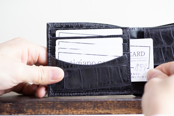立体感のあるワニ革模様　ネイビー　ハーフウォレット　クロコエンボスレザー　二つ折り財布　スリム　aw-14ec 5枚目の画像