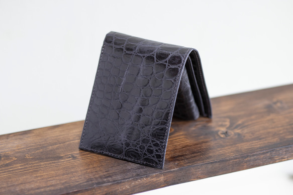 立体感のあるワニ革模様　ネイビー　ハーフウォレット　クロコエンボスレザー　二つ折り財布　スリム　aw-14ec 7枚目の画像