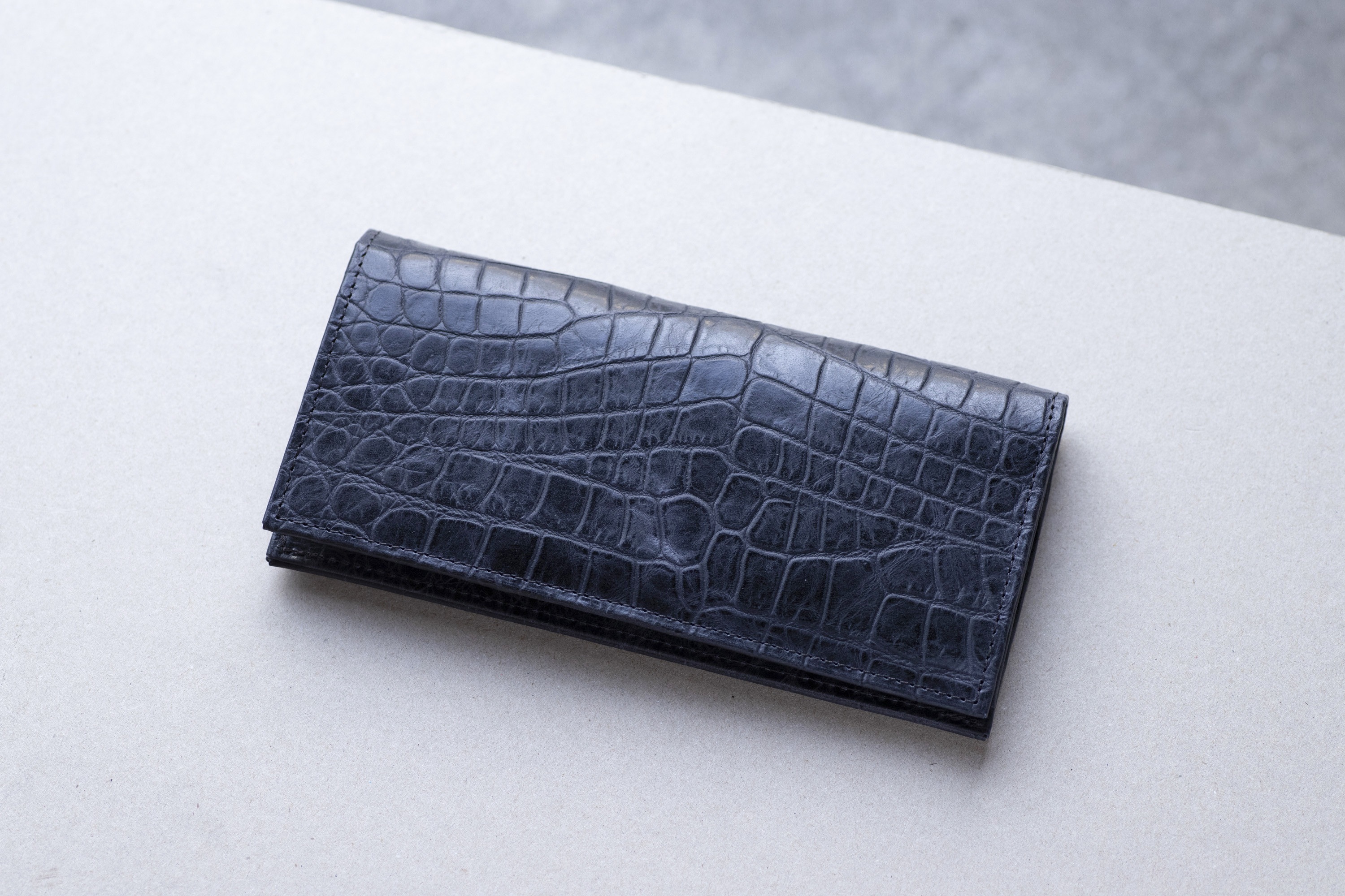 春財布　ワニ革模様　ネイビー　ロングウォレット　薄い　クロコエンボスレザー　長財布　スタンダード　aw-12ec