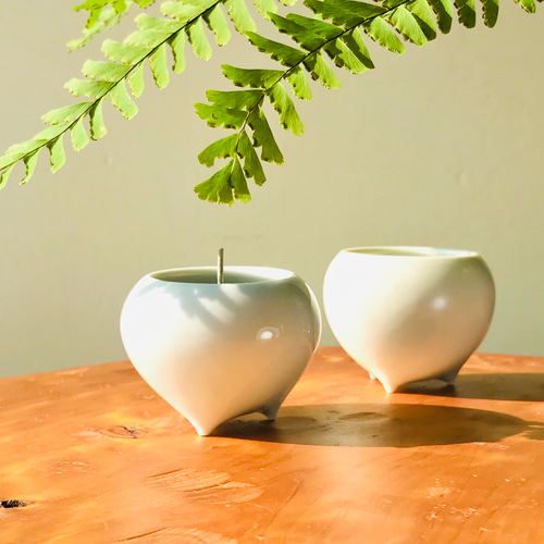 白磁香炉 ＜三つ足・お香立て・線香立て・小さなお仏壇＞ 径⒍2