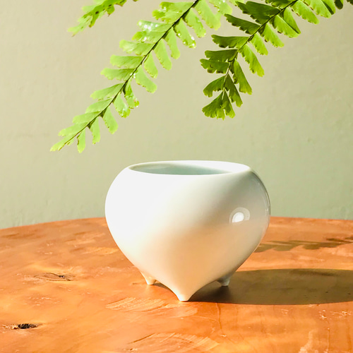 白磁香炉 ＜三つ足・お香立て・線香立て・小さなお仏壇＞ 径⒍2