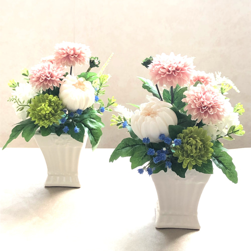 アスターとマムのシンプルでピンクのかわいらしいお供えアーティ