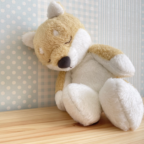 柴犬のぬいぐるみ『おすわりねんね』 ぬいぐるみ TSUTOLAB(ツトラボ