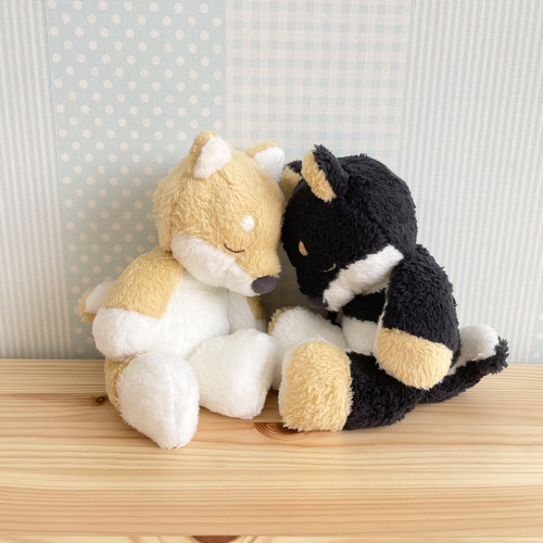柴犬のぬいぐるみ『おすわりねんね』 ぬいぐるみ TSUTOLAB(ツトラボ