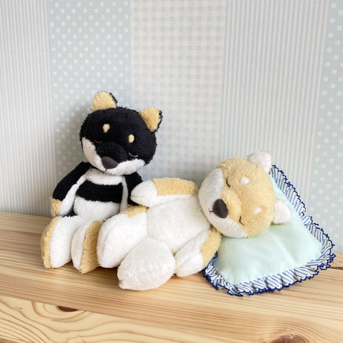 柴犬のぬいぐるみ『おすわりねんね』 ぬいぐるみ TSUTOLAB(ツトラボ