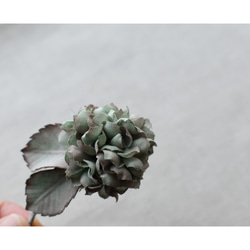 【布花】小さな紫陽花のコサージュ（グリーン×ブラウン）/一点物 4枚目の画像