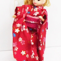 【リカちゃん用着せ替え服】花柄の着物・桜柄・赤系・振袖・帯セット 2枚目の画像