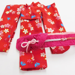 【リカちゃん用着せ替え服】花柄の着物・桜柄・赤系・振袖・帯セット 5枚目の画像