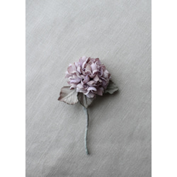 【布花】小さな紫陽花のコサージュ（アンティークパープル）A/一点物 4枚目の画像
