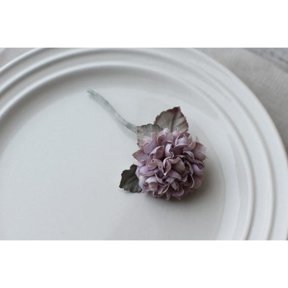 【布花】小さな紫陽花のコサージュ（アンティークパープル）A/一点物 2枚目の画像