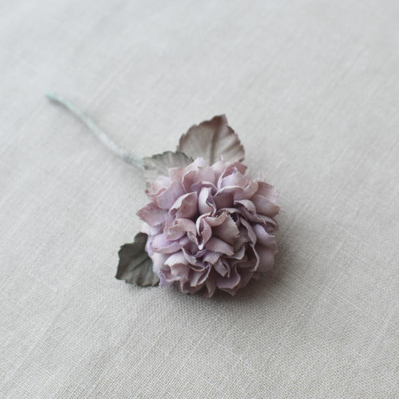【布花】小さな紫陽花のコサージュ（アンティークパープル）A/一点物 3枚目の画像