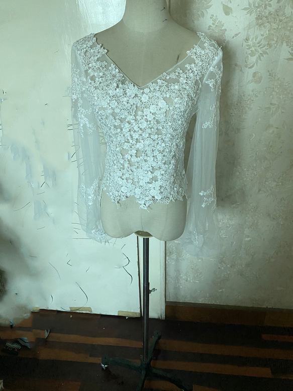 ウエディングドレス ボレロ 3D立体レース刺繍 Vネックドレス 長袖　 結婚式/披露宴 5枚目の画像