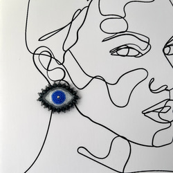 sik tsukema～目玉のビーズ刺繍ピアス･イヤリング(クリア黒×クリア青) 2枚目の画像