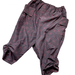 "裾クシュ"ゆったりサルエルパンツ 着物リメイク ハーフパンツ ポケット 和柄 麻の葉 黒赤 男女兼用 W55〜105 3枚目の画像