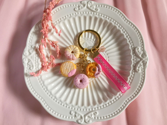 草莓甜甜圈鑰匙圈 第1張的照片