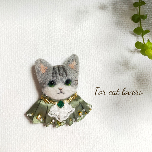 一点物・クラシカルな猫顔ブローチ＊グレーとら猫♢羊毛フェルト