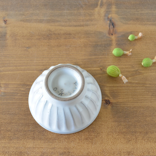わら灰釉しのぎ(太)お茶碗 小 やちむん 壺屋焼 沖縄 茶碗・めし