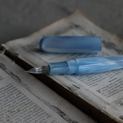 「アイスブルーウィンド・Pinot mini」Viriditas 手作りキャップ付きガラスペン 2枚目の画像