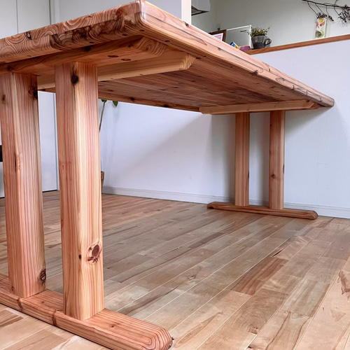 T字脚　木目調ダイニングテーブル みんなが安心して使える＊全ての角を丸めたT字脚ダイニングテーブル