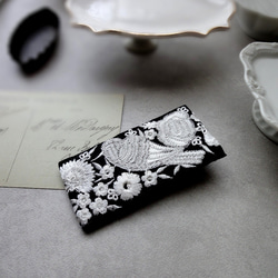 刺繡リボンのヘアクリップ ■ シンプルデザイン  ■ 黒地に白銀色の小鳥 6枚目の画像