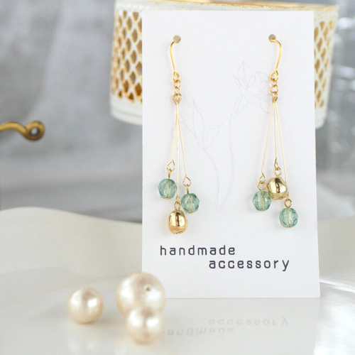 揺れる グリーン チェコビーズ ピアス イヤリング pp145 ピアス