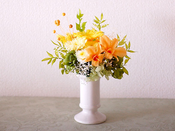 【仏花】デンファレとマムのビタミンカラー系仏花【供花】 3枚目の画像