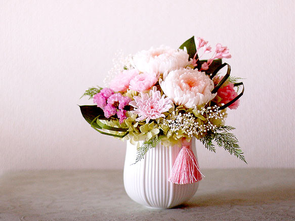 【仏花】再販＊3種の菊とタッセルを使った桃色仏花（大タイプ）【供花】 3枚目の画像
