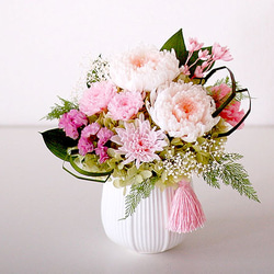 【仏花】再販＊3種の菊とタッセルを使った桃色仏花（大タイプ）【供花】 1枚目の画像