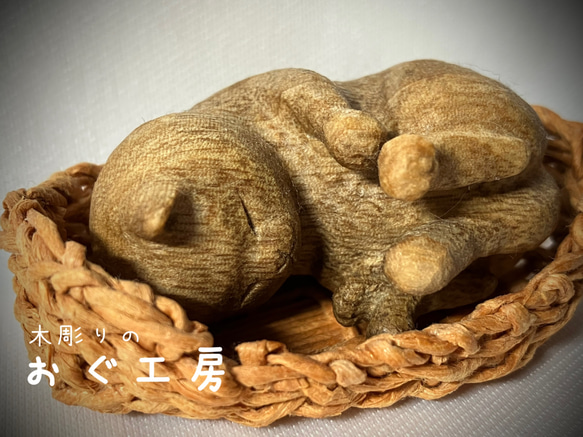 DT539 眠り猫 木彫 置物 木彫り 眠り猫 置物 京都IREMONYA魚デザインコースター付き - メルカリ