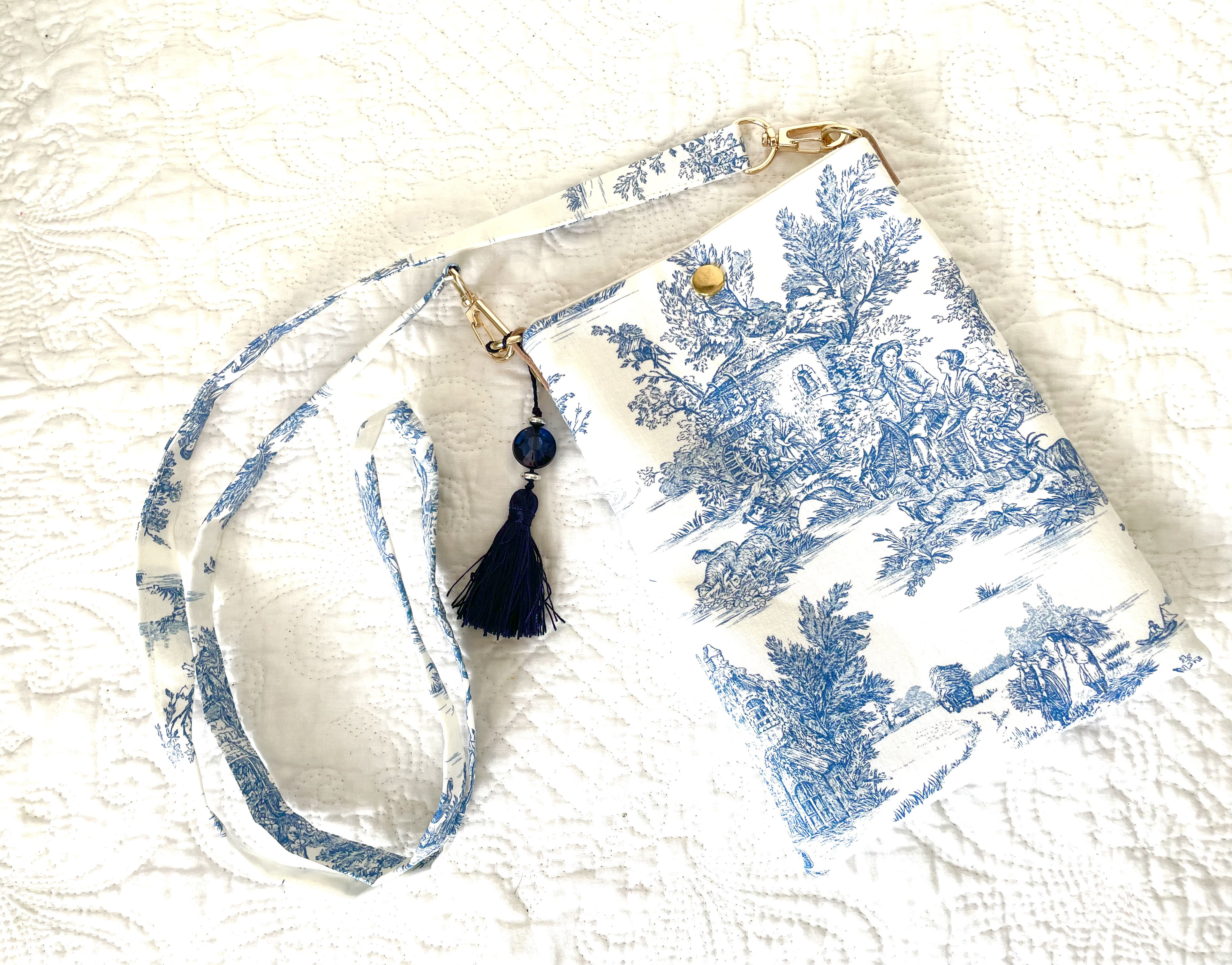 《受注制作》トワルドジュイ タッセル付き スマホポシェット ブルー