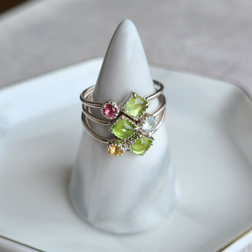 ペリドットの花飾りシルバー手作りリング。 ペリドットの花飾りシルバー手作りリング。 （楽天市場】指輪