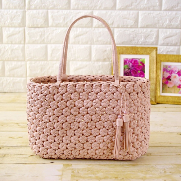 大人可愛い上品なピンク【ムースピンク】花結び編みクラフトかごバッグ
