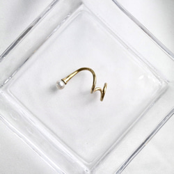 <Akoya>Peep pearl ear cuff(gold) 1枚目の画像