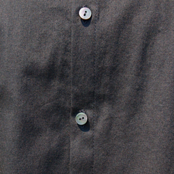 後ろボタンのフリルブラウス ブロード ブラック 8枚目の画像