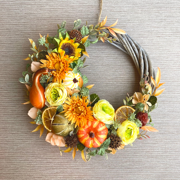 【ハーベストハロウィン】お花たっぷりのオータムリース　三日月 ／受注制作 1枚目の画像