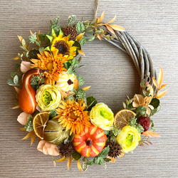 【ハーベストハロウィン】お花たっぷりのオータムリース　三日月 ／受注制作 2枚目の画像