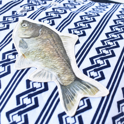 『ゲンゴロウブナくん』浴衣とデニムのお魚ショルダーバッグ（サコッシュ） 5枚目の画像