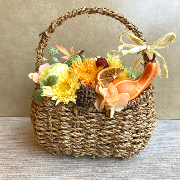 【ハーベストハロウィン】お花たっぷりのバスケットアレンジメント　／受注制作 4枚目の画像