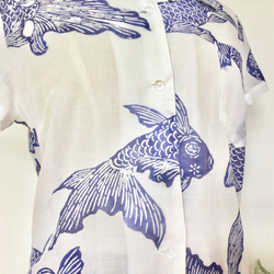 型染金魚のローンアロハシャツ 4枚目の画像