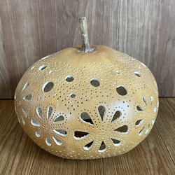 かぼちゃのような珍しい形のひょうたんランプ 2枚目の画像